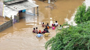 भारतको आन्ध्र प्रदेशमा बाढीले २५ जनाको मृत्यु, दर्जनौं बेपत्ता